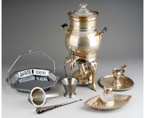 An Edwardian silver navette shaped inkstand with gadroon border, with single cut glass ink bottle, silver cover and collar, h