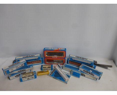 An assortment of Marklin HO 00 gauge trains, carriages and accessories including a 4129 South Pacific engine, a Santa Fe 3060