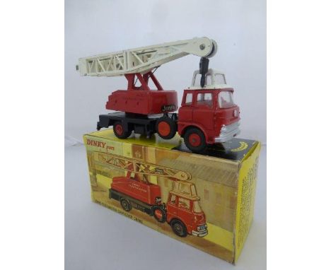 DINKY TOYS - Jones Fleetmaster Cantilever Crane, no. 970 in good / very good condition, with some minor chipping particularly