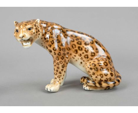 Sitzender Leopard, Goebel, Oeslau, 20. Jh., aus der Serie 'Serengeti', Keramik, polychrom staffiert in naturalistsichen Farbe