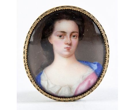 Miniaturmaler des 18. Jh. Ovales Portrait einer jungen Dame. Emailleminiatur in Medaillonrahmen, verso bez. C. Bouth(?), 4 x 