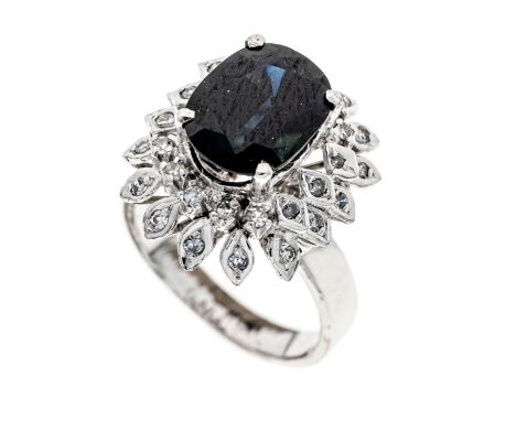 Saphir-Diamant-Ring Silber 925/000 mit einem dunkelblauen Saphir im Ovalschliff 10,5 x 8,3 mm und 31 Diamanten im Achtkantsch