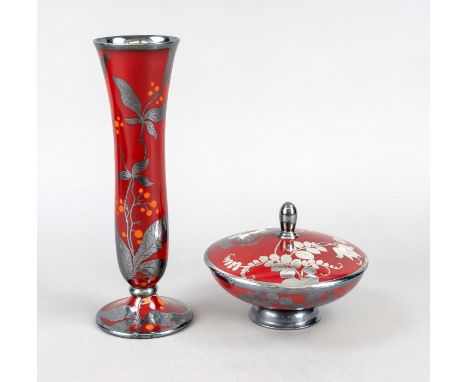 Dose  und Vase, Rosenthal, Marke 1938-1956, Vase, Becherform, H. 29 cm, Deckeldose, Ø 16,5 cm, Silberoverlay auf rotem Fond