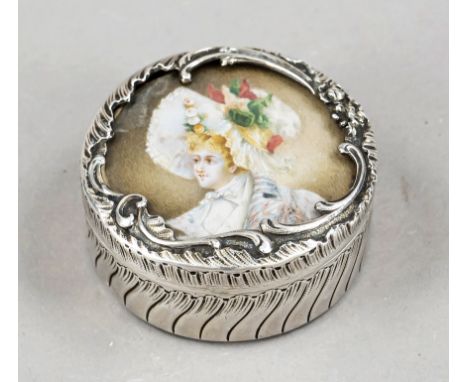 Runde Deckeldose, um 1900, Silber geprüft, runde Stand, gerade Wandung Steckdeckel mit floralem Reliefdekor und eingelegter p