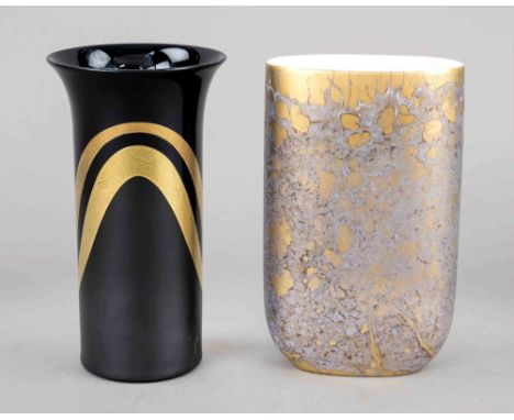 Zwei Vasen, Rosenthal, Studio-Line, 1970er Jahre, gemalt Dressler, flach gedrückte Vase, gespritzter Golddekor auf lüstrieren