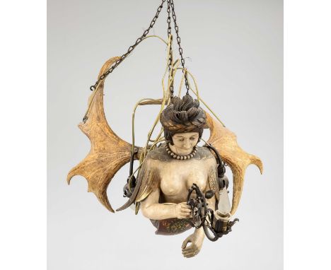 Figürliche Hängelampe, wohl 1. H. 20. Jh., in der Art einer weiblichen Gallionsfigur mit Geweihflügeln und Schwanzflossen. Ho