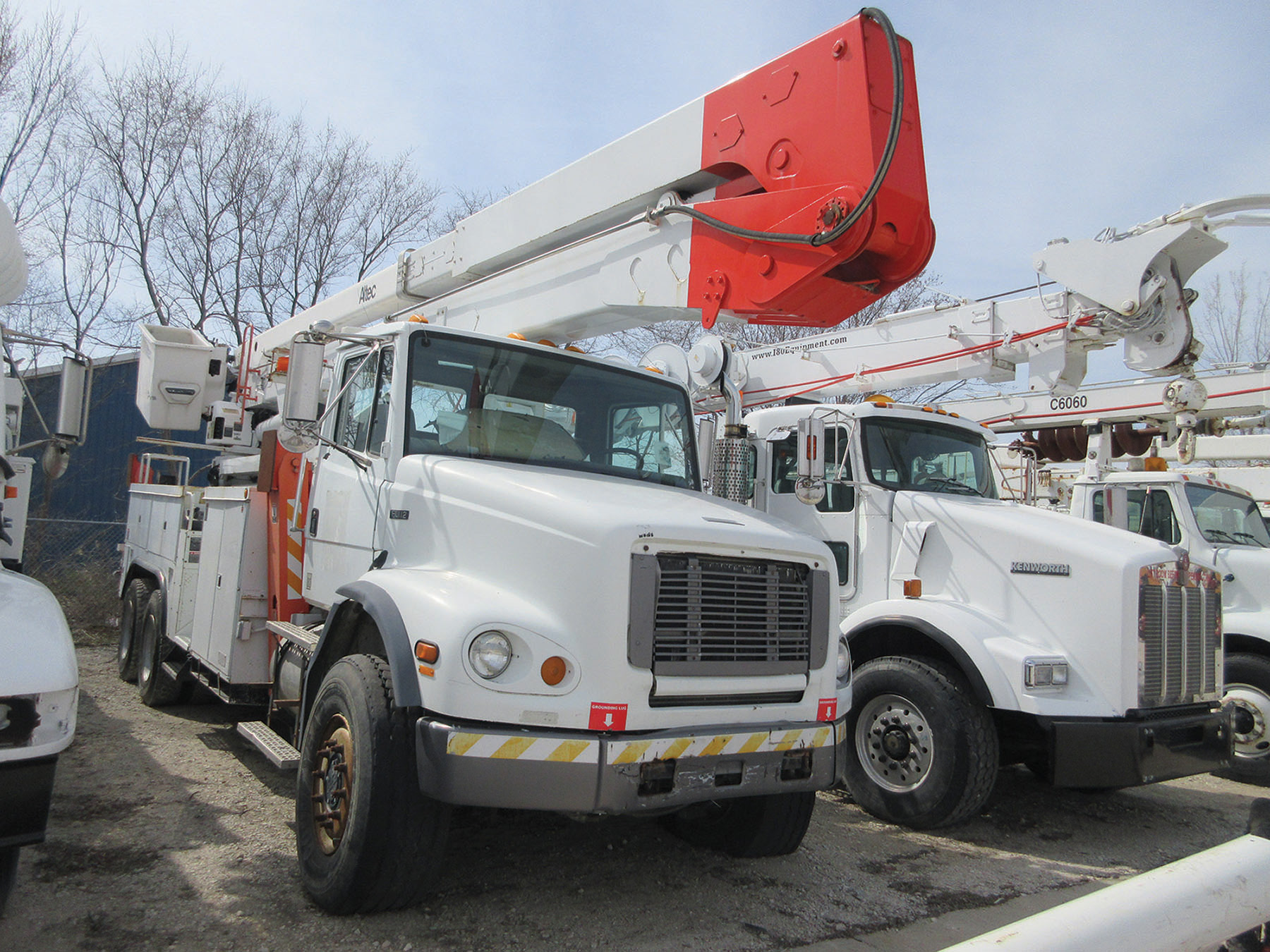 ALTEC KNUCKLE BOOM HYDRAULIC TELESCOPING BUCKET BOOM ATTACHMENT, S/N