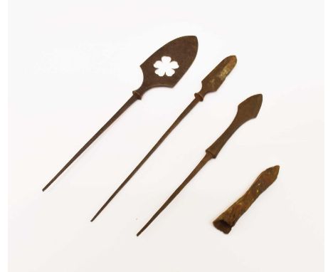 Japanese arrow head or Yanone, pierced with a pentafoil flowerhead motif, 19.5cm long, plus two smaller plainer examples, and