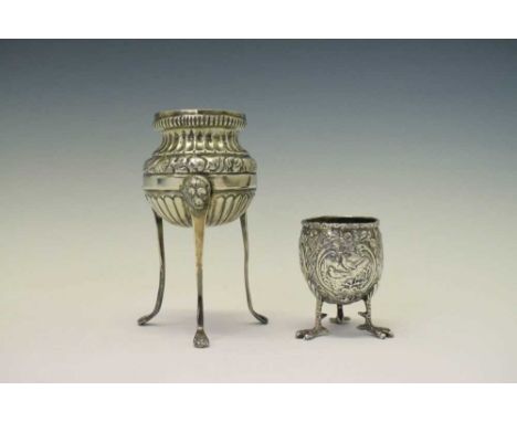 Late 19th Century Continental cast silver egg cup, with bird decoration and standing on three 'chicken legs', import marks of