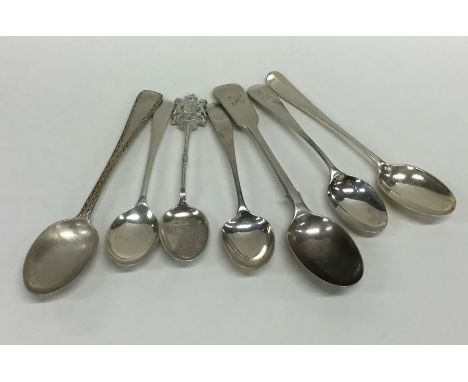 A quantity of silver flatware. Approx. 118 grams. Est. £35 - £45.