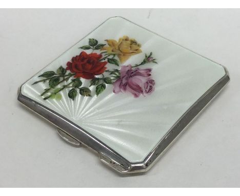 An attractive engine turned silver compact decorated with roses. Approx. 130 grams. Est. £100 - £150.