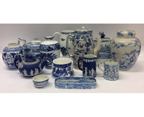 A large collection of good blue and white Spode and other decorative china. Est. £40 - £80.