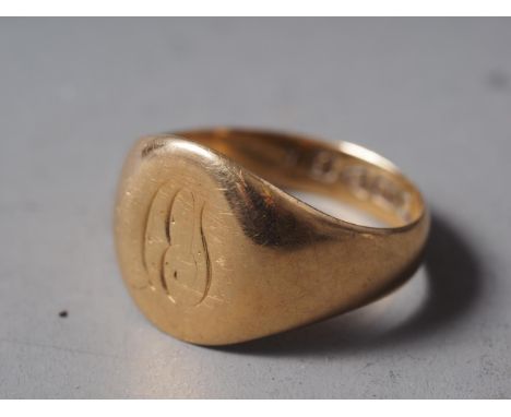 An 18ct gold signet ring, size O, 4.8g 