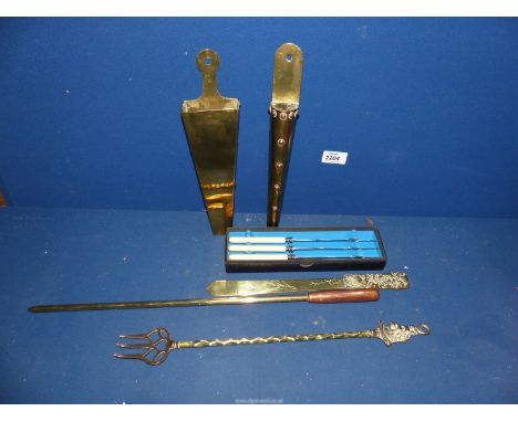 A small quantity of brass to include: a fire poker having a copper handle, toasting fork, Japanese letter opener, two wall mo