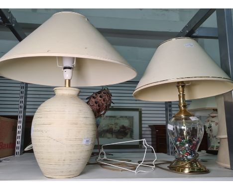 Glass and brass-coloured metal table lamp filled with glass beads and another ceramic table lamp (2) 