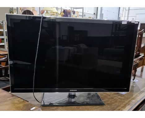 Samsung 40" flatscreen television with instructions and remote, model UE40D5000