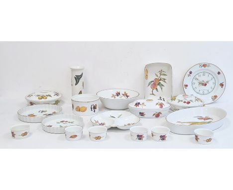 Royal Worcester porcelain oven to tableware to include bowls, tureen and cover, plates, etc 'Evesham' pattern 