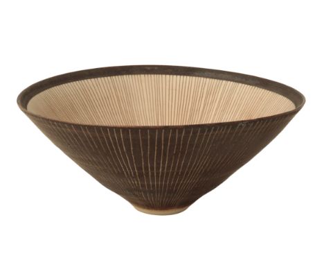 *DAME LUCIE RIE (1902-1995): A FINE PORCELAIN BOWL the interior white with inlaid manganese radiating lines between a central