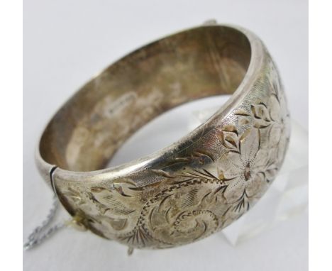 Hallmarked silver cuff bangle. 35g. Birmingham  1968.