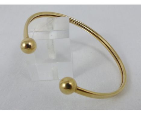 9ct gold bangle. Weight 5.0 g