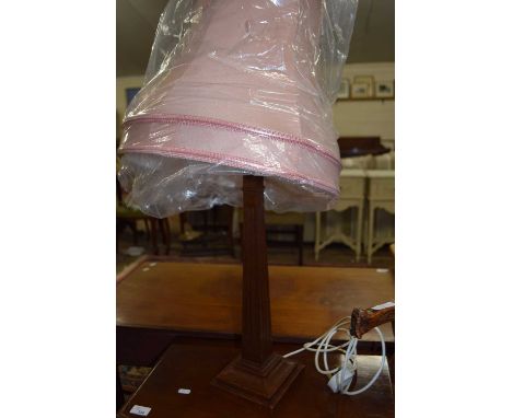 HARDWOOD BASED TABLE LAMP 