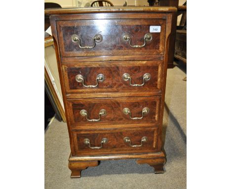 A reproduction mahogany small 4 drawer chest,
crossbanded fronts on bracket feet, width 17", height 29".