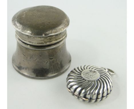 A Victorian silver sovereign case,
by S Mordan, London 1887, together with an Edwardian silver inkwell Chester 1911, (2).
