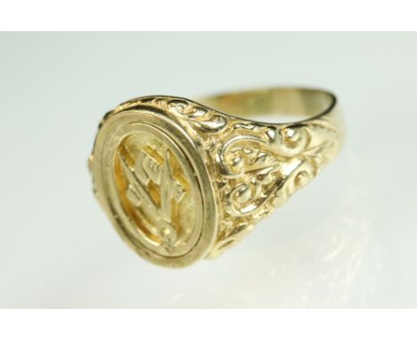Masonic 9ct gold swivel ring, the swivel head with Masonic symbol, the reverse plain polished, cast scroll shoulders, ring si