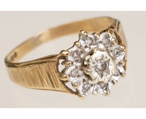 Vintage 9ct gold and diamond cluster ring with textured shoulders. Hallmarked Sheffield 1990. Size P 