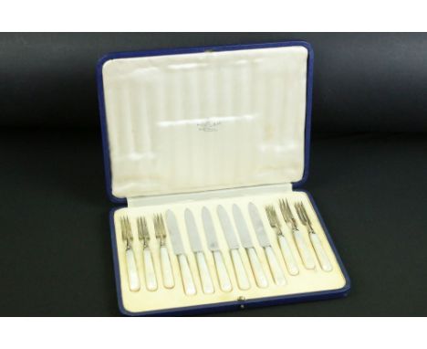1930s Mappin &amp; Webb silver and mother of pearl cutlery canteen to include six cake fork and six knives. Cake forks hallma