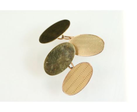 Pair of 9ct gold chain link cufflinks, two oval panels, one plain polished, the other engine turned 