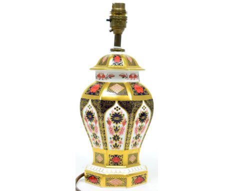 A Royal Crown Derby Imari table lamp and shade 