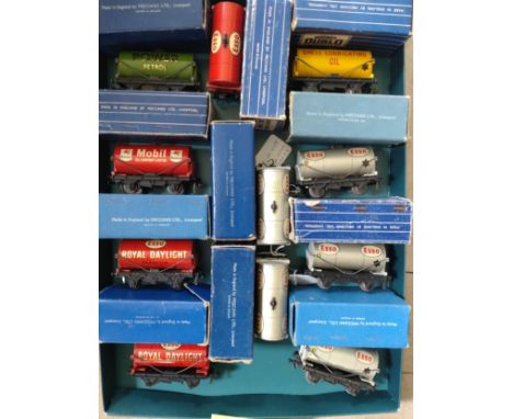 No 61A.  Hornby-Dublo petrol and oil tank wagons including Shell, Esso, Mobil, Royal Daylight and Power with boxes (11). 