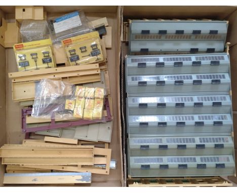 Hornby-Dublo Engine Shed, platform components, 5037 Lineside Notices in two carded packs, and 787 Lighting kits in boxes. 