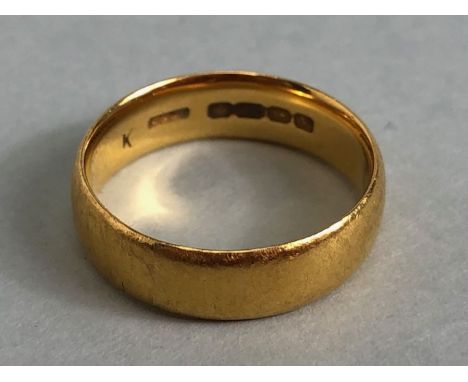 22ct Gold ring size K and approx 5.0g