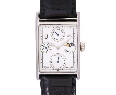 IWC Novecento Ewiger Kalender mit Mondphase Ref. 3546. Armbanduhr. Gehäuse 950 Platin, Automatikwerk Kal. C.9606, Ziffernblat