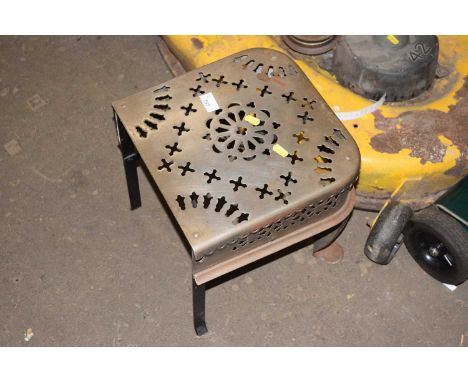 Metal foot grate