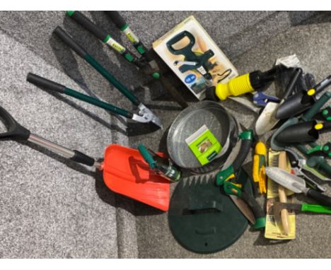 Miscellaneous gardening tools