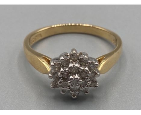 Ladies 18ct yellow gold and diamond cluster ring approx .25ct size O 3.9g gross