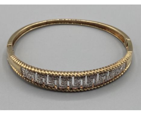 Ladies 9ct yellow gold and diamond bangle approx .25ct 14.3g gross