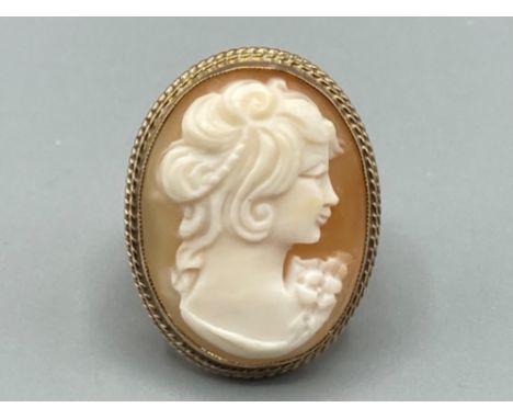 Ladies 9ct yellow gold oval cameo ring size J 6.5g gross