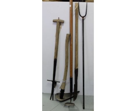 5 agricultural tools – weed rooter, pelican pick, hoe, turf slean & fork (5)