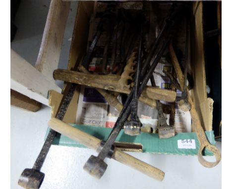 Box of Carpenters Tools incl. 11 orgers, pincers etc