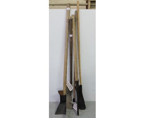 5 wooden handled Tools incl. 2 turf spades, weed rooter, turf slean & edger (5)