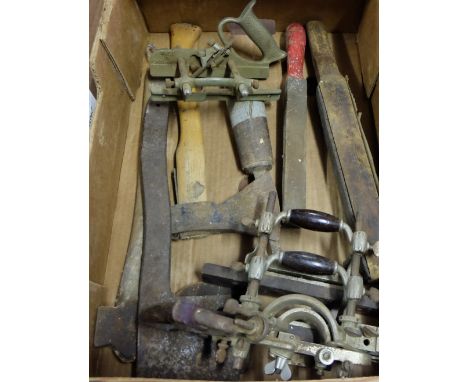Box of Carpenters Tools incl. 3 hammers, 2 sharpeners & a Stanley 55 plane etc