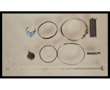 A collection of silver jewellery to include a silver hallmarked bangle bracelet having a engraved decoration and a hinge open