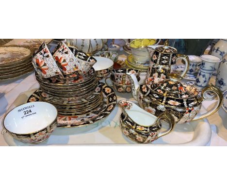 A Royal Crown Derby Imari pattern tea set comprising teapot, hot water jug, cream jug, sugar bowl, 6 cups, saucers  and plate