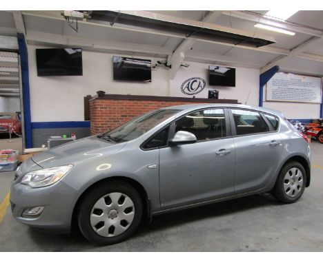 Make &amp; Model: Vauxhall Astra Exclusiv 113Date of Reg: BG60 EUBColour: Silvercc: 1598MoT: 02-12-2022Fuel Type: PETROLMilea