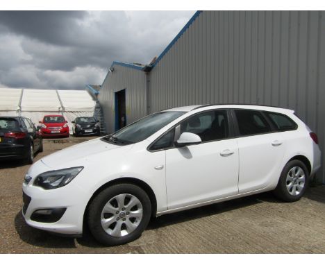 Make &amp; Model: Vauxhall Astra Emerg-y ServDate of Reg: CX65 ABOColour: Whitecc: 1598MoT: 30-09-2018Fuel Type: DIESELMileag