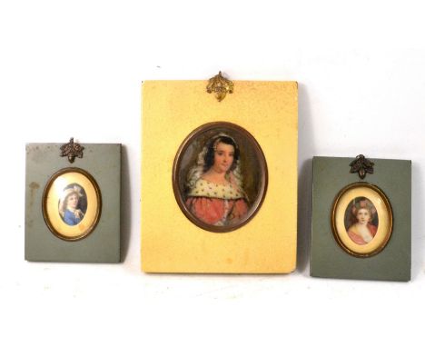 Framed vintage trio of lady portraits, largest size frame 17cm H x 14cm W, 2 smaller ones are same size 11cm x 9cm Approx 3 p
